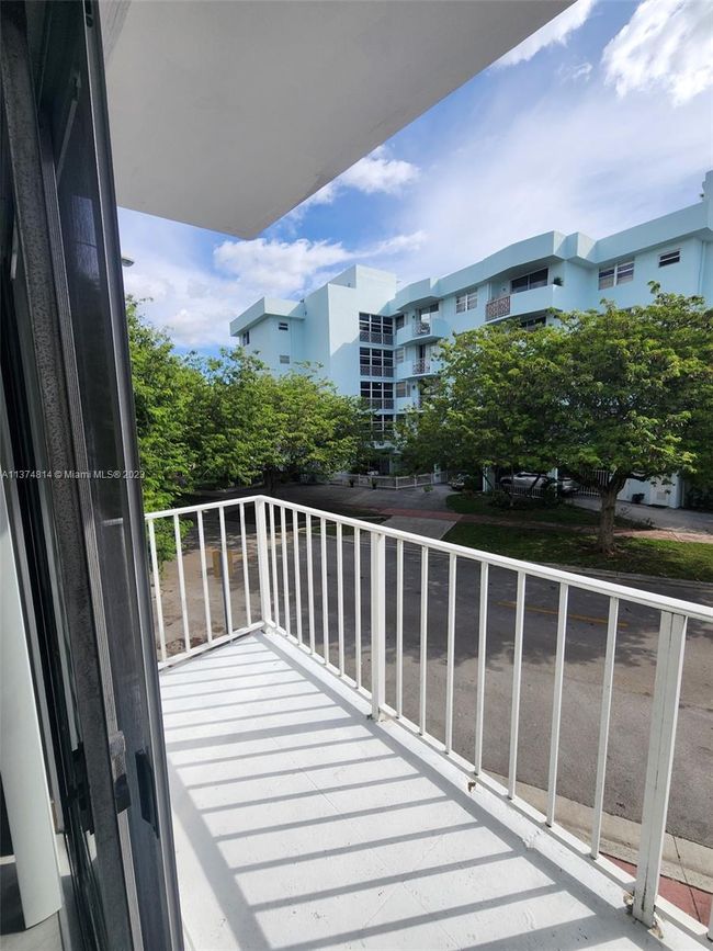 205 - 2101 Normandy Dr, Condo with 1 bedrooms, 1 bathrooms and null parking in Miami Beach FL | Image 24