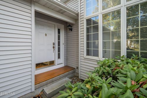 2 Stonegate Ct, Colonie, NY, 12205-1861 | Card Image
