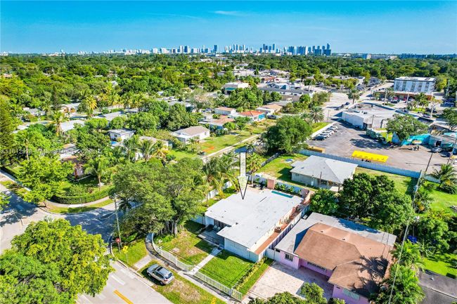 13895 Ne 11th Ave, House other with 4 bedrooms, 2 bathrooms and null parking in North Miami FL | Image 9