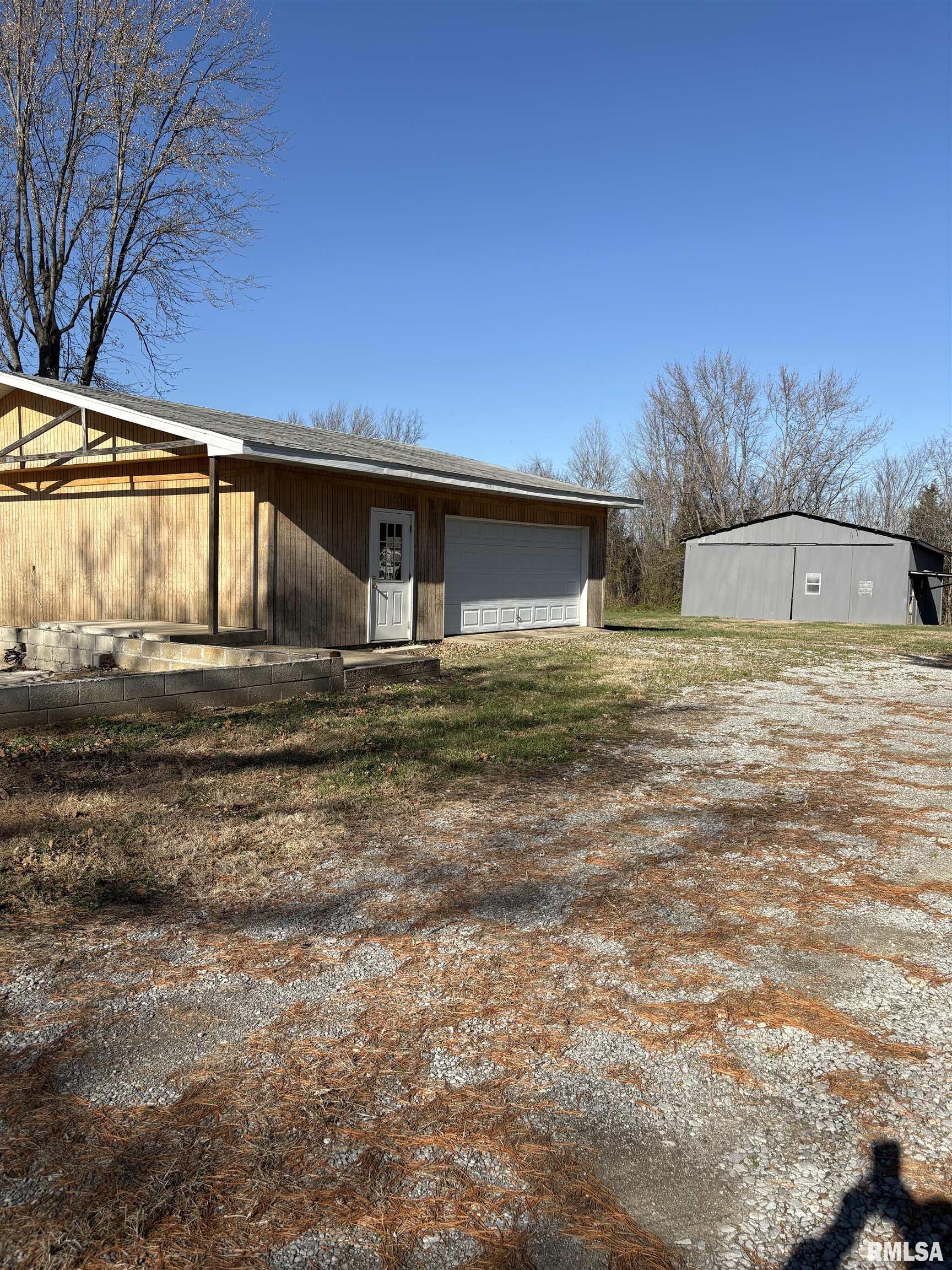17203 Number 9 Blacktop, For Sale in West Frankfort - Zoocasa