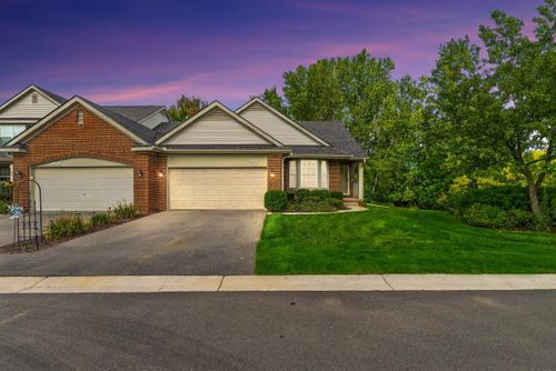 6374 Club Ct W, Grand Blanc, MI, 48439-9456 | Card Image