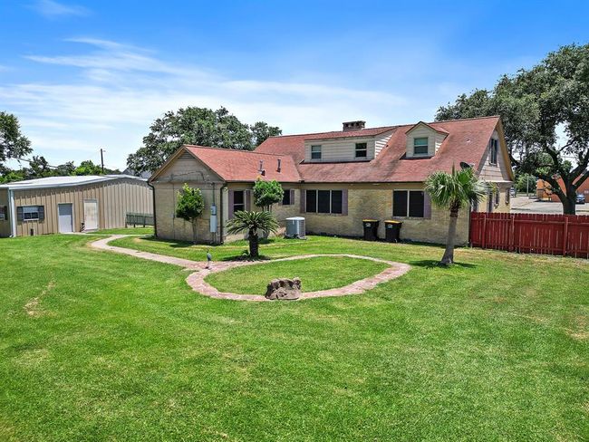 405 Park St, House other with 4 bedrooms, 4 bathrooms and 3 parking in Anahuac TX | Image 34