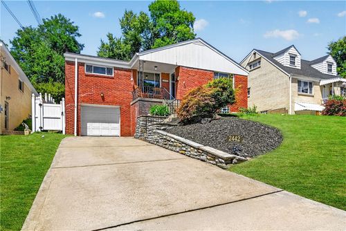2442 N Meadowcroft Ave, Pittsburgh, PA, 15216-2707 | Card Image