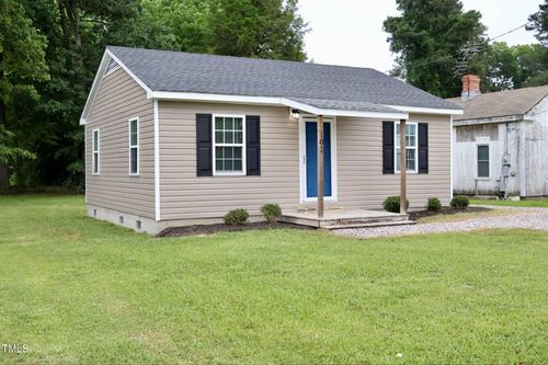 102 E Nash St, Elm City, NC, 27822-3301 | Card Image
