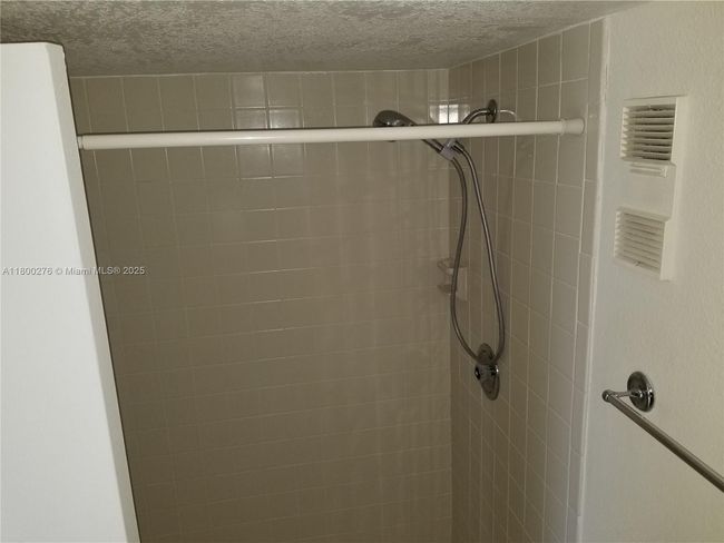 APT-402 - 8560 N Sherman Cir, Condo with 2 bedrooms, 2 bathrooms and null parking in Miramar FL | Image 11