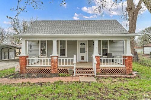 213 Cedar St, Perry, KS, 66073-4114 | Card Image