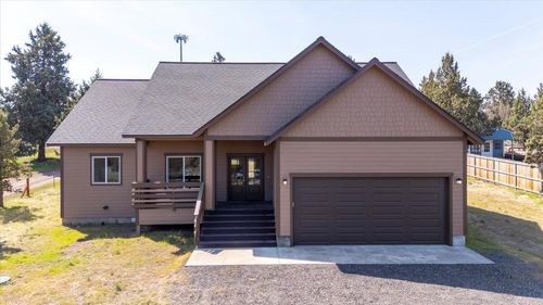 8111 Sw High Cone Dr, Terrebonne, OR, 97760-9324 | Card Image