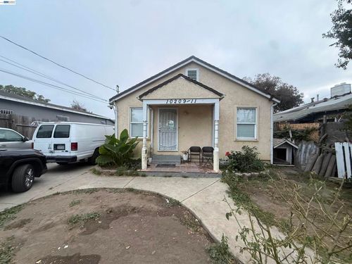 10209 & 10211 Pippin St, Oakland, CA, 94603-3031 | Card Image