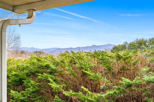 210 Ledbetter Ln, Franklin, NC, 28734-1443 | Card Image