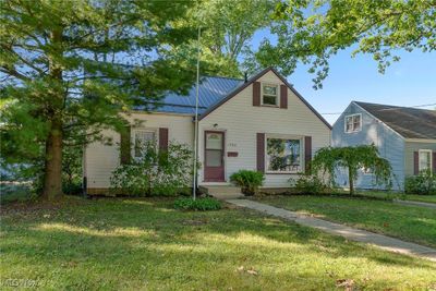 View of front of property featuring a front yard | Image 3