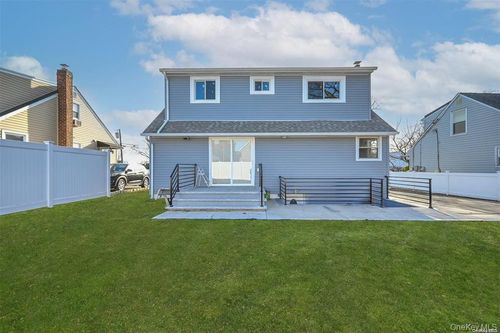 253 Meyer Ave, Valley Stream, NY, 11580-3133 | Card Image