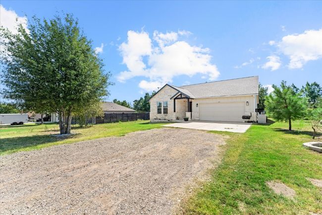 113 Tonkawa Dr, House other with 3 bedrooms, 2 bathrooms and 2 parking in Paige TX | Image 8
