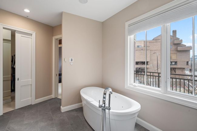 Primary bath | Image 29