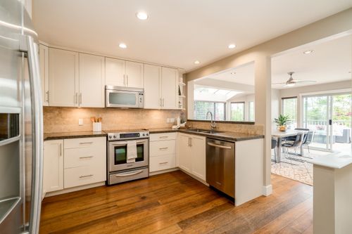 939 Calverhall St, North Vancouver, BC, V7L1Y1 | Card Image