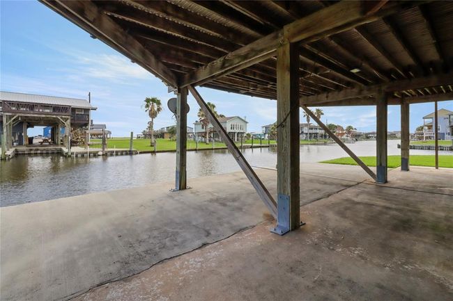 Lower patio area, extends to water | Image 10