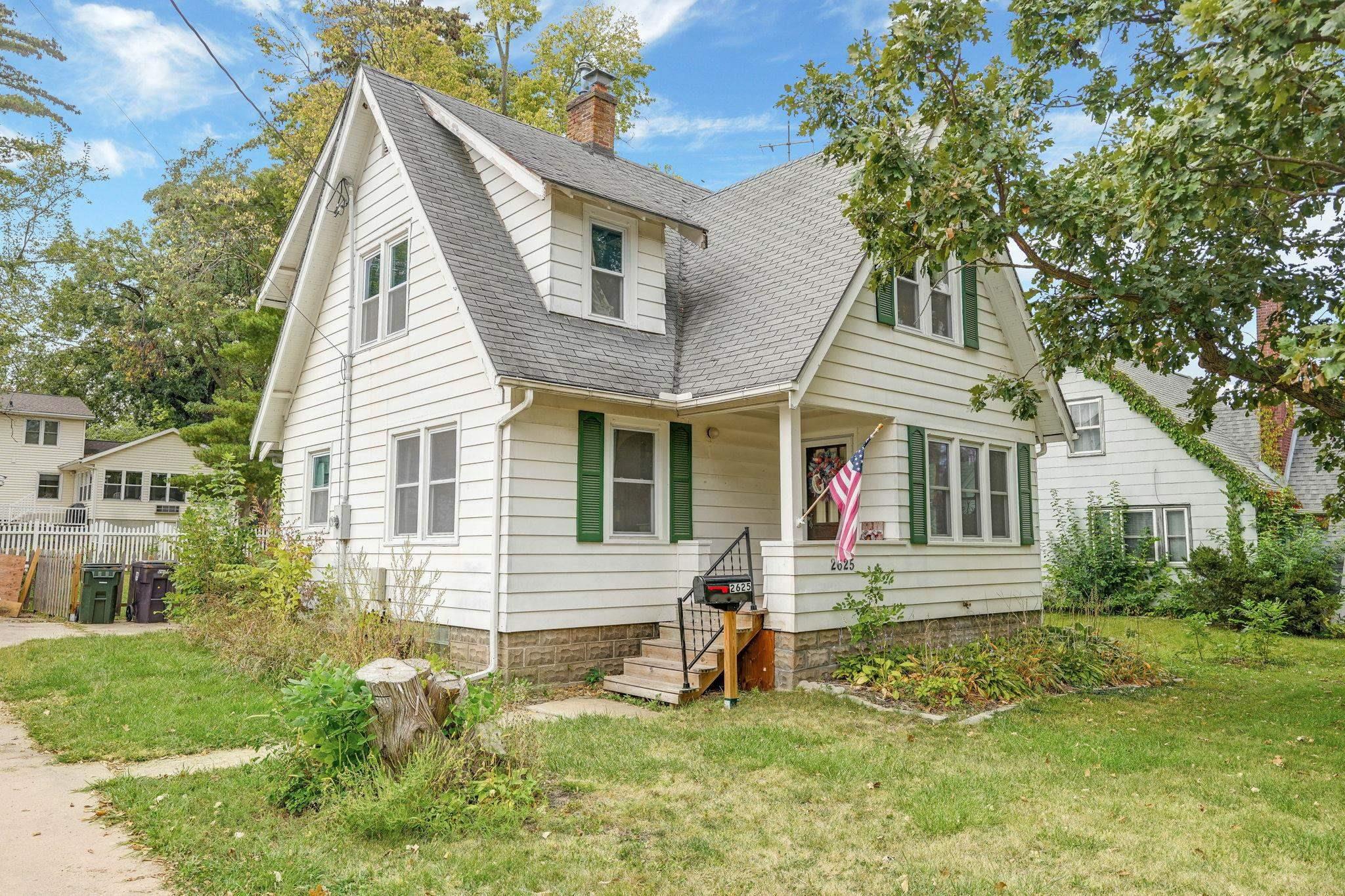Cedar Heights Dr, Cedar Falls, IA 50613