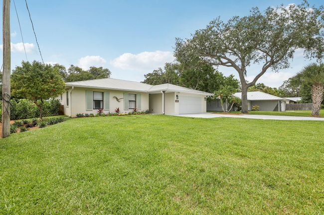 9830 Oak Trl, House other with 3 bedrooms, 3 bathrooms and null parking in Sebastian FL | Image 44