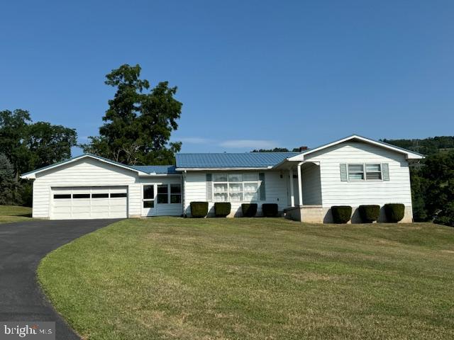 Long Dr, Lewistown, PA 17044