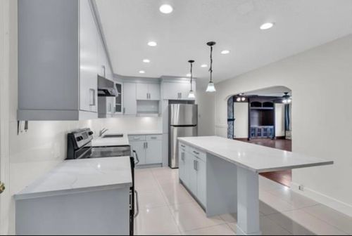 11565 96a Ave, Surrey, BC, V3V1Z9 | Card Image