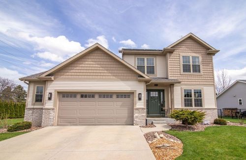 501 Pine Hollow Pl, Watertown, WI, 53094-6030 | Card Image