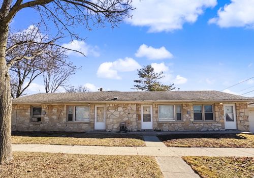 2276 N 94th St, Wauwatosa, WI, 53226-2600 | Card Image