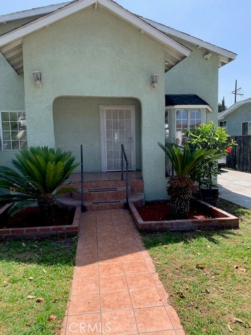 6818 Cedar St, Huntington Park, CA, 90255-5242 | Card Image