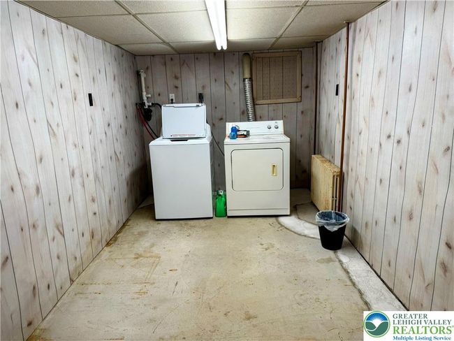 213 E Main St, House other with 4 bedrooms, 2 bathrooms and null parking in Pen Argyl PA | Image 26