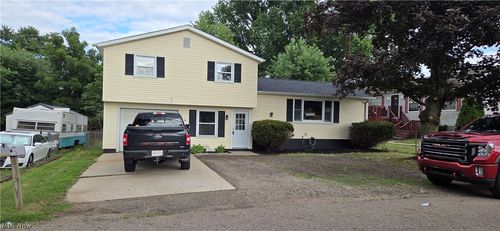 214 Stewart Ave Nw, Massillon, OH, 44646-3304 | Card Image