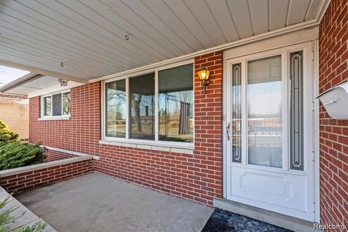 30055 Boewe Dr, Warren, MI, 48092-1989 | Card Image