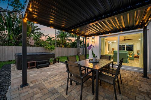 517 Gulf Rd, North Palm Beach, FL, 33408-4830 | Card Image