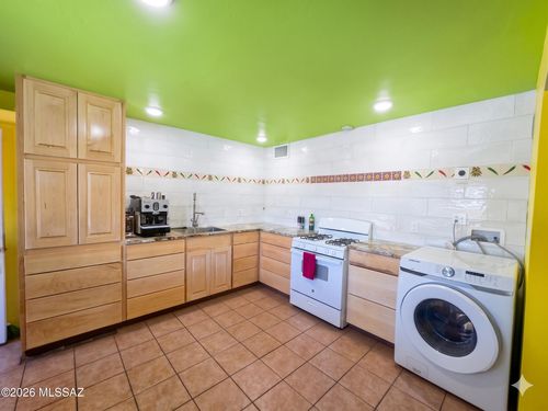 3866 E Edison Pl, Tucson, AZ, 85716-2950 | Card Image