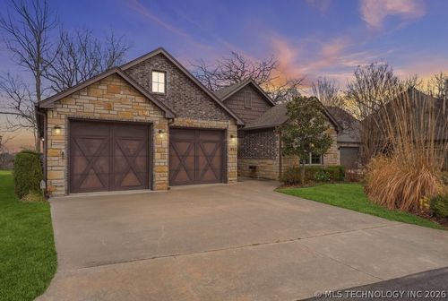 647 Huntsville Pl, Broken Arrow, OK, 74011-3527 | Card Image