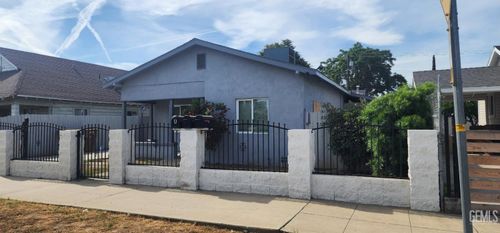 429 Niles St, Bakersfield, CA, 93305-3611 | Card Image