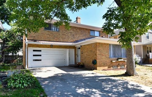325 Overlook Park Dr, Cleveland, OH, 44110-1235 | Card Image