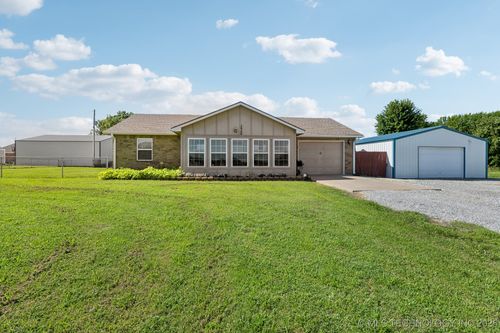2940 E 560 Rd, Locust Grove, OK, 74352-1380 | Card Image