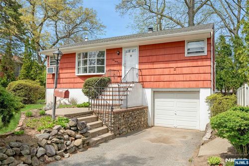 137 Lincoln Pl, Waldwick, NJ, 07463-2128 | Card Image