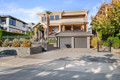 15781 Pacific Ave, House other with 4 bedrooms, 4 bathrooms and 4 parking in White Rock BC | Image 1