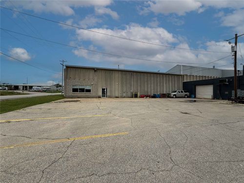 a-4003 J Street Sw, Cedar Rapids, IA, 52404 | Card Image