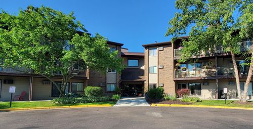 121-3420 Golfview Dr, Eagan, MN, 55123-1258 | Card Image