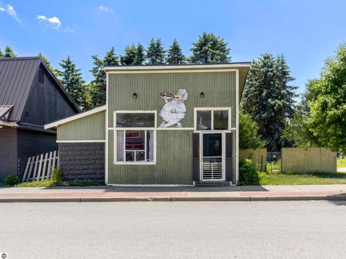 14811 Thompson Ave, Thompsonville, MI, 49683-9803 | Card Image