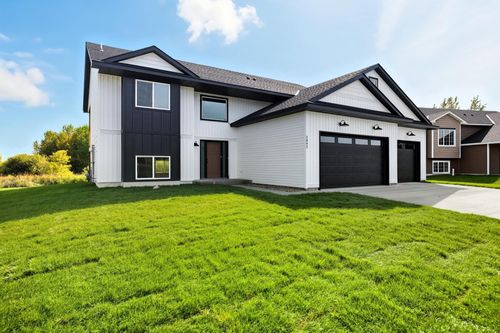 2892 29th St Ne, Sauk Rapids, MN, 56379 | Card Image