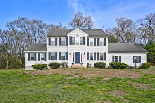 14 Virginia Ave, Sutton, MA, 01590-2743 | Card Image
