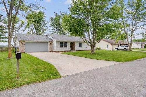 16930 Holiday Cir, Boonville, MO, 65233-3529 | Card Image