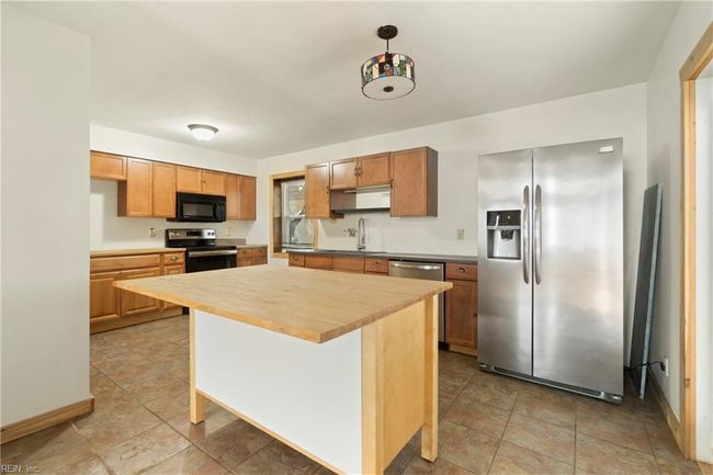 2568 Shore Dr, House attached with 3 bedrooms, 2 bathrooms and null parking in Virginia Beach VA | Image 5