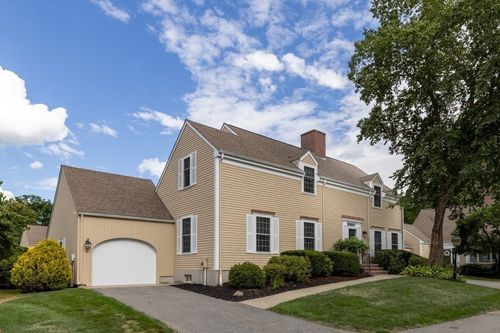 10-10 Martingale Ln, Andover, MA, 01810-2570 | Card Image