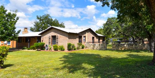 2013 S Walnut St, Brady, TX, 76825-7315 | Card Image
