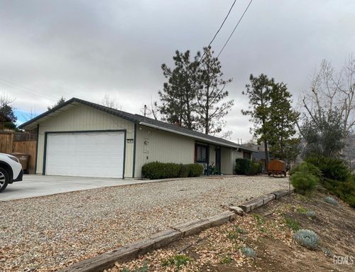 22401 Willow Place, Tehachapi, CA, 93561 | Card Image