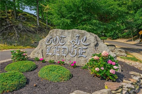 17 Gothic Ledge, Lockport, NY, 14094-9702 | Card Image
