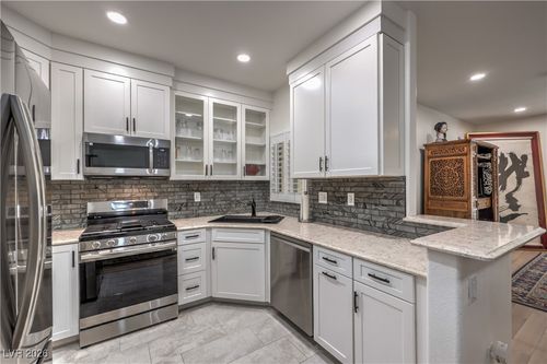 211-75 N Valle Verde Dr, Henderson, NV, 89074-1758 | Card Image