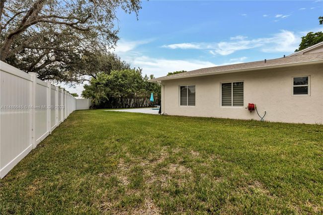 1611 Sw 54th Ter, House other with 6 bedrooms, 4 bathrooms and null parking in Plantation FL | Image 49